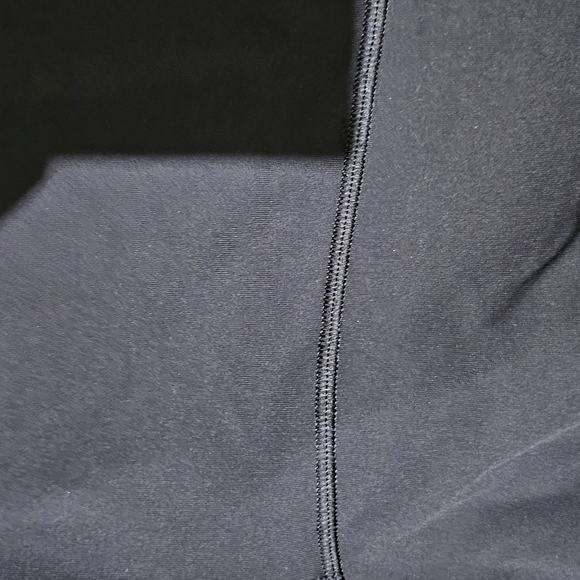 Sz 6 Wunderunder crop, normal rise and material is luxtreem. Black! - Picture 1 of 2